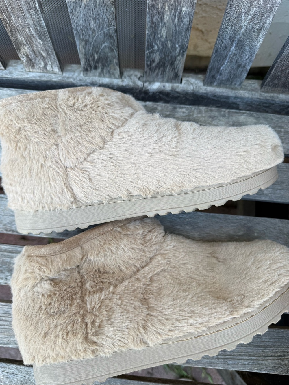 Cozy Faux Fur Slip-On boots in Beige tan 9 women’s shoes b